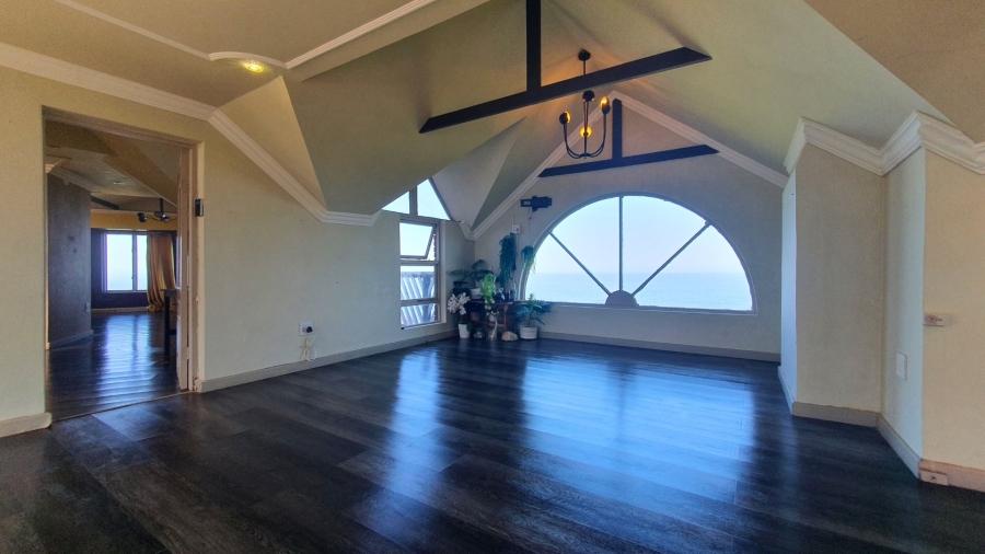 5 Bedroom Property for Sale in Herolds Bay Western Cape